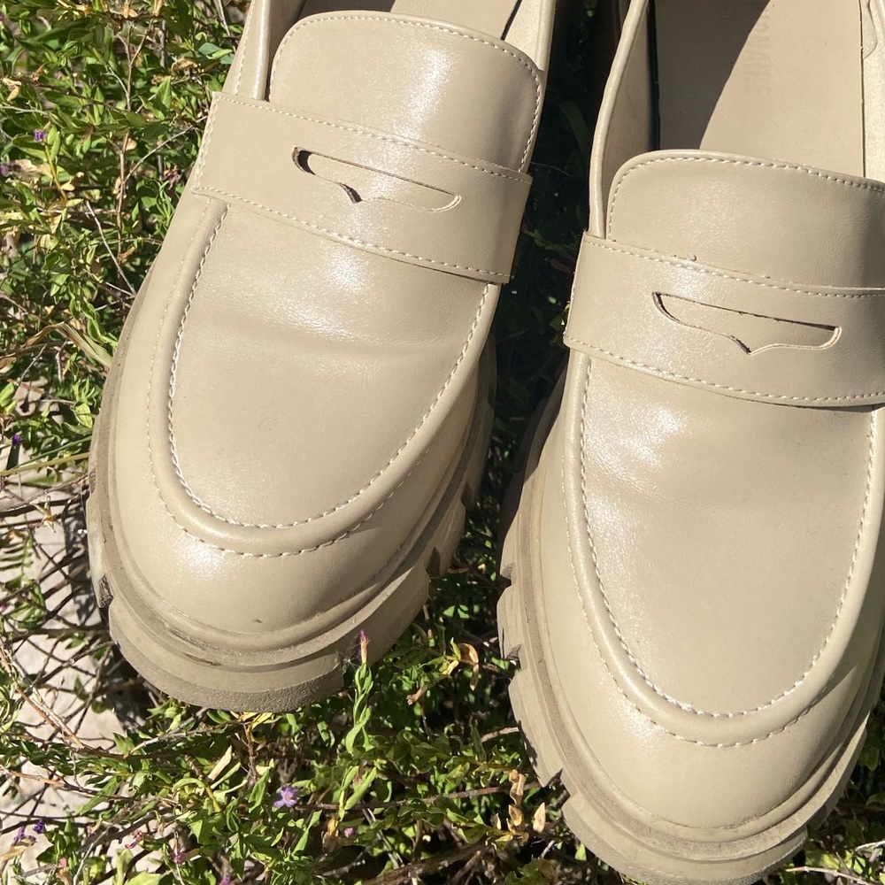 CREAM TAN PLATFORMED LOAFERS - Picture 5 of 12